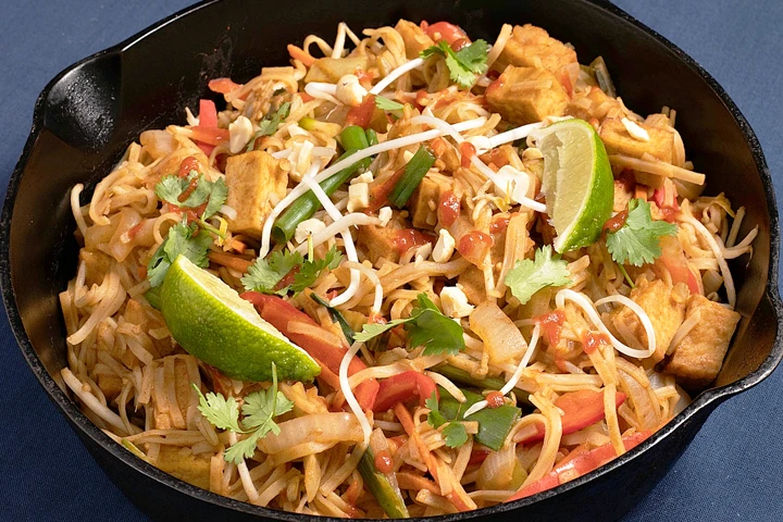 Pad Thai Tarifi: Meşhur Taylan Sokak Lezzetinin Sırrı