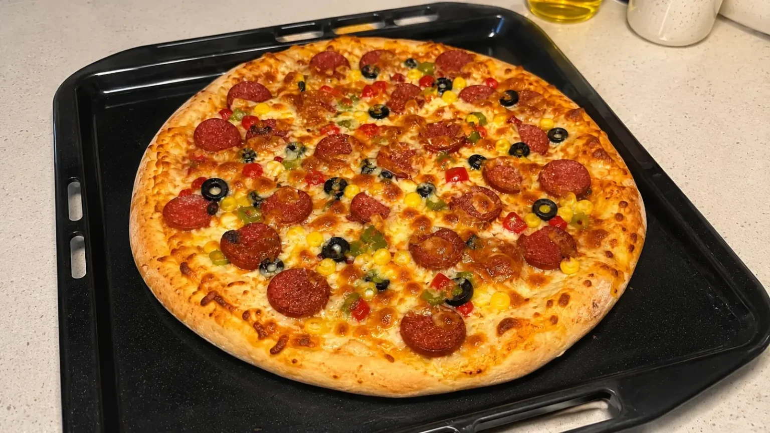 Evde Bol Malzemeli Sucuklu Karışık Pizza Tarifi